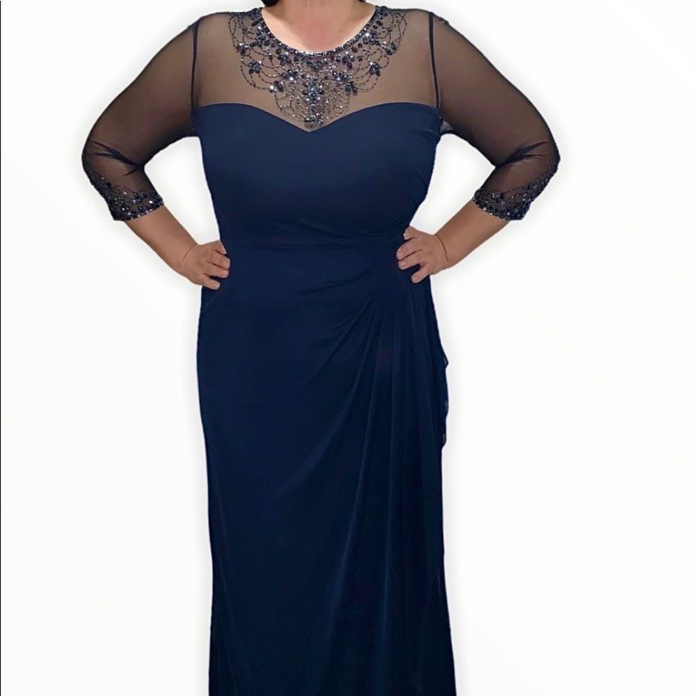 Beautiful long dress for any special occasion in a great condition, navy blue.